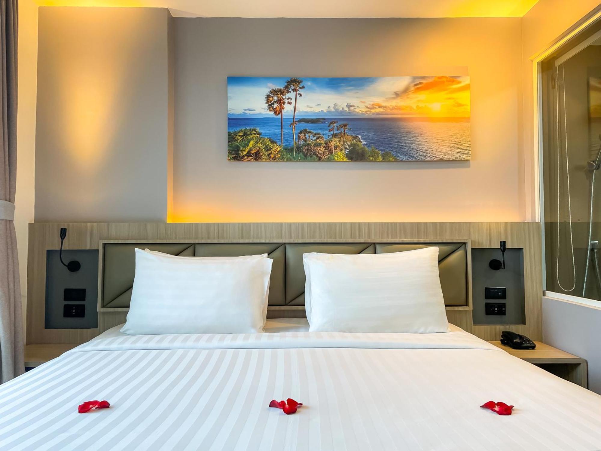 Clarian Hotel Beach Patong Exterior photo
