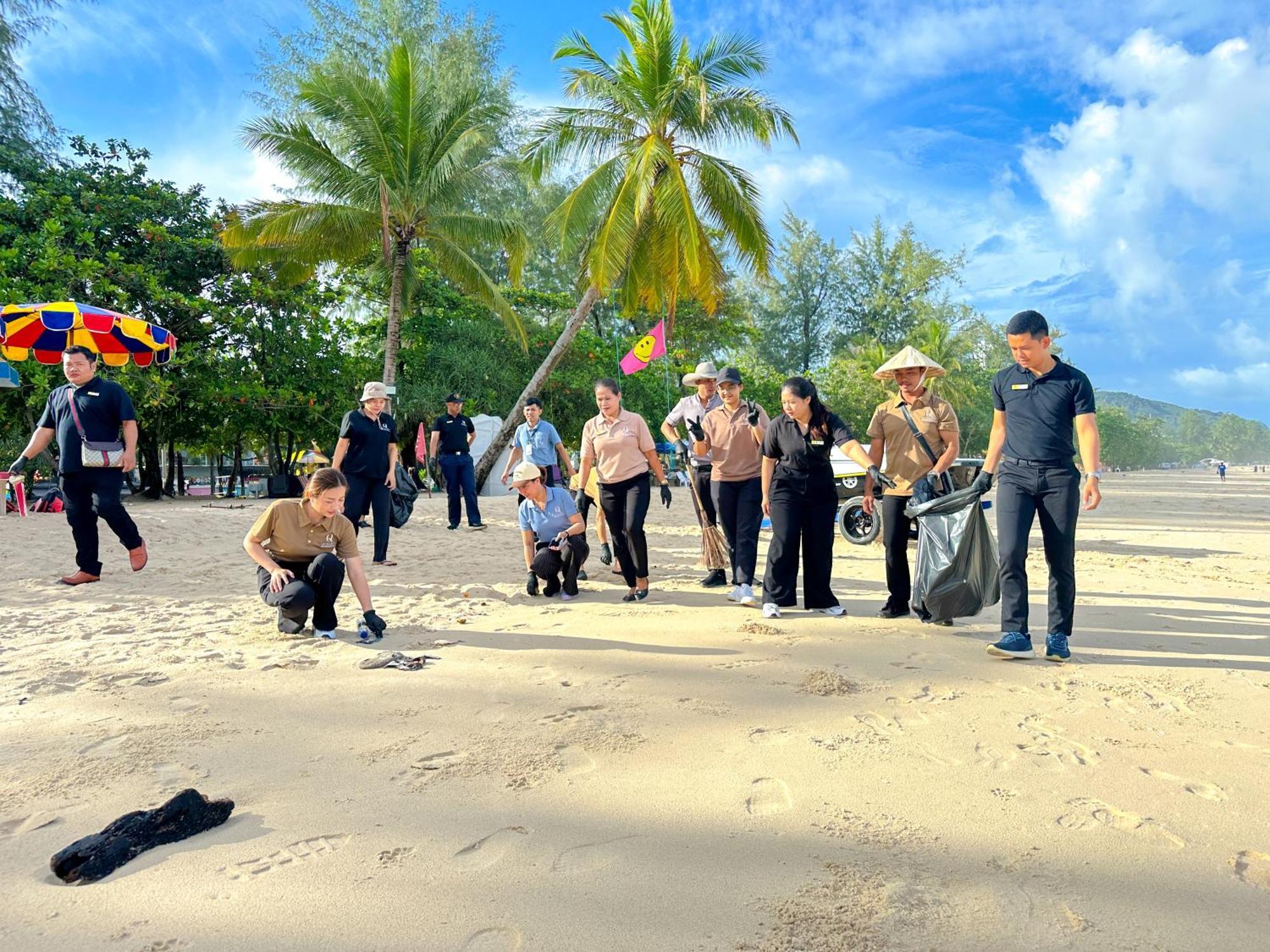Clarian Hotel Beach Patong Exterior photo