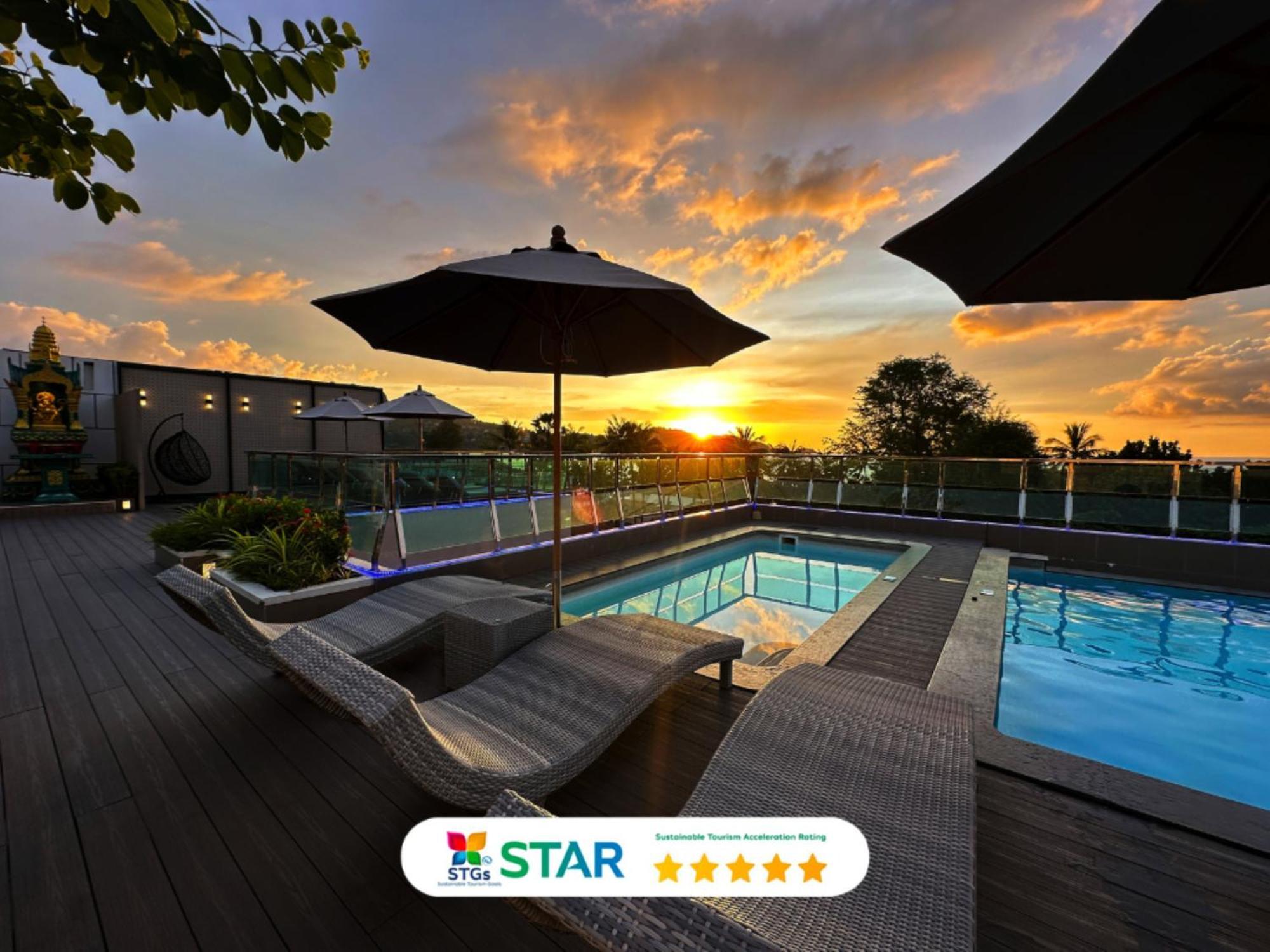 Clarian Hotel Beach Patong Exterior photo