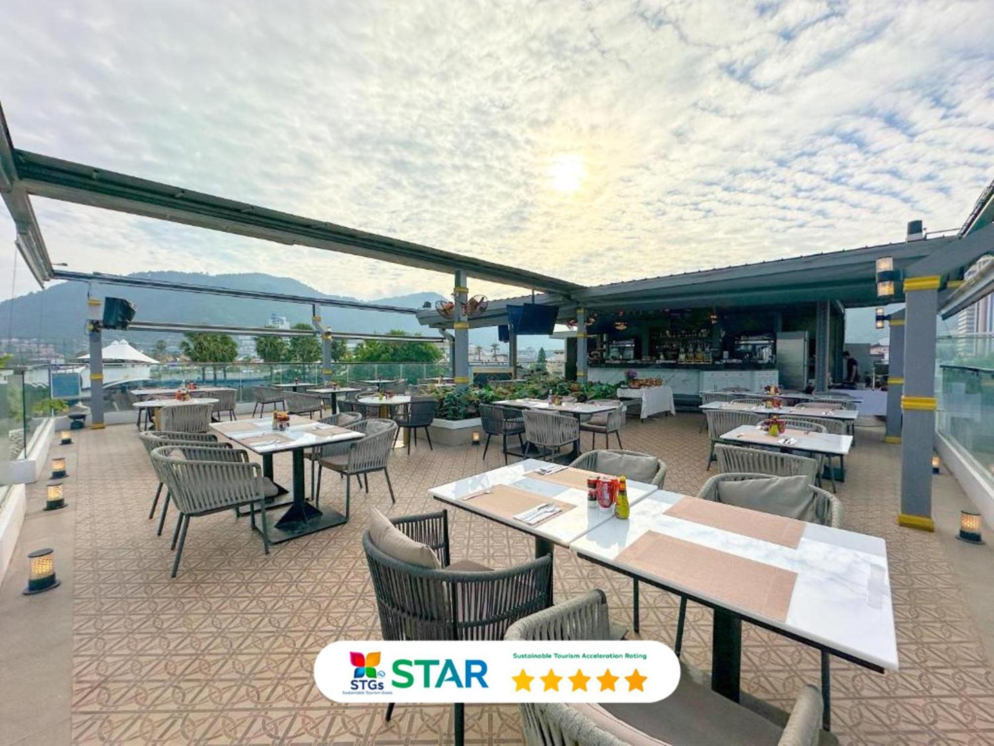 Clarian Hotel Beach Patong Exterior photo