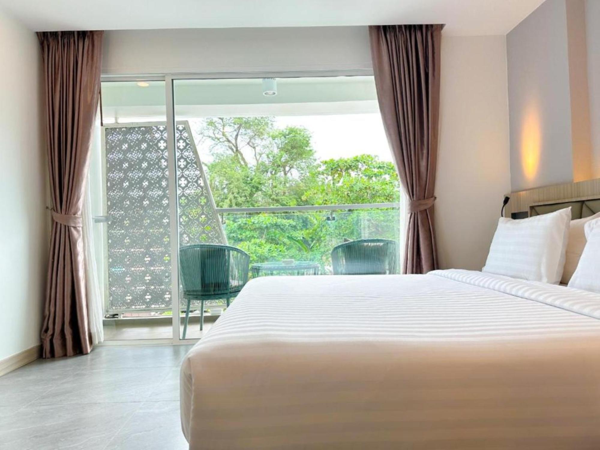 Clarian Hotel Beach Patong Exterior photo