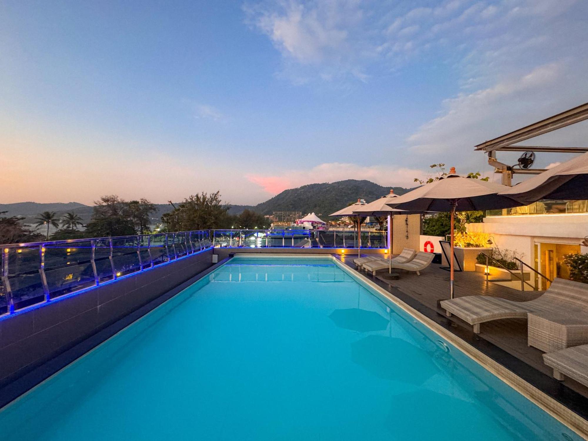 Clarian Hotel Beach Patong Exterior photo